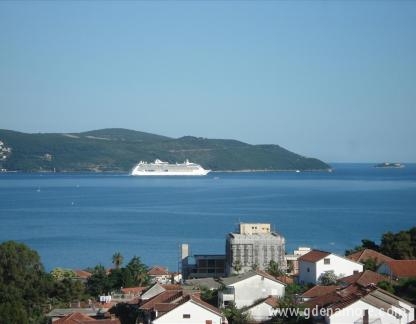 Camere e appartamento Igalo - convenienti!, alloggi privati a Igalo, Montenegro - Pogled sa balkona
